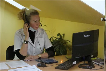 За первые шесть дней работы горячей линией психологической поддержки воспользовались около сорока человек За первые шесть дней работы горячей линией психологической поддержки воспользовались около сорока человек