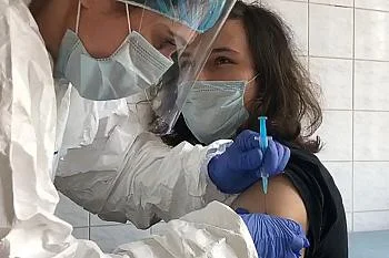 В Гурьевской ЦРБ началась вакцинация против коронавирусной инфекции