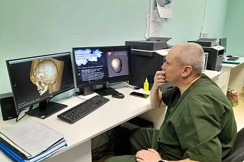 Детские нейрохирурги провели операцию годовалому малышу по уникальной для региона методике