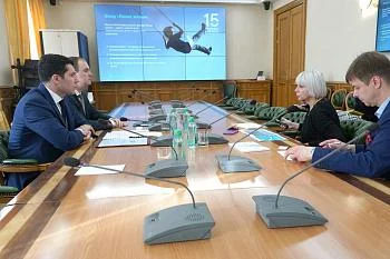 Антон Алиханов встретился с президентом благотворительного фонда «Линия жизни» Фаиной Захаровой Антон Алиханов встретился с президентом благотворительного фонда «Линия жизни» Фаиной Захаровой