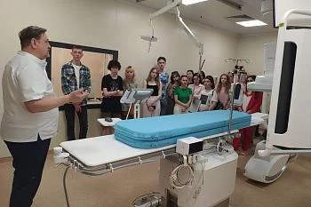 Калининградские школьники посетили онкоцентр Калининградские школьники посетили онкоцентр